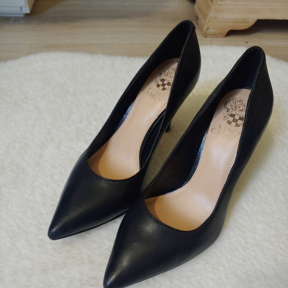 Vince Camuto Norida black leather pumps